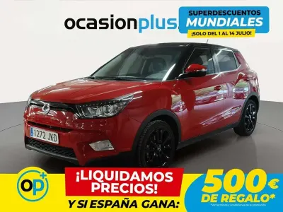 Usado SsangYong Tivoli Limited 128 CV (94 kW) 2015 Rojo SUV