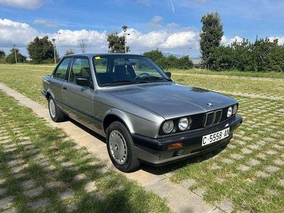 Gris Usado 1989 BMW 316 Coupe | 15.500 €