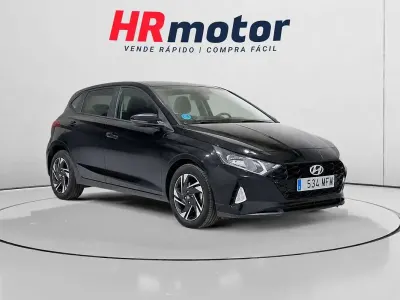 Usado Hyundai i20 101 CV (74 kW) 2023 Negro Utilitario