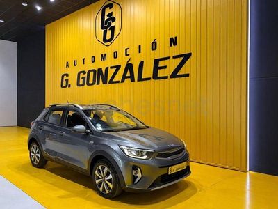 Usado Kia Stonic 84 CV (61 kW) 2023 Gris / plata SUV
