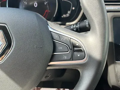 Usado Renault Kadjar Techno 140 CV (102 kW) 2022 Rojo SUV