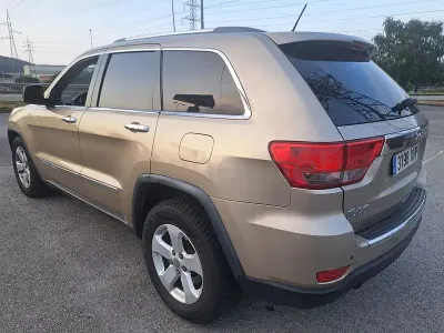 Usado Jeep Grand Cherokee Overland 352 CV (258 kW) 2011 Beige SUV