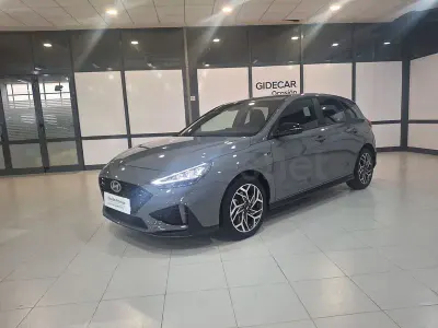 Usado Hyundai i30 N Line 100 CV (73 kW) 2025 Gris / plata Berlina