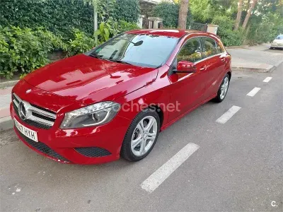 Usado Mercedes A250 Urban 211 CV (155 kW) 2014 Rojo Utilitario