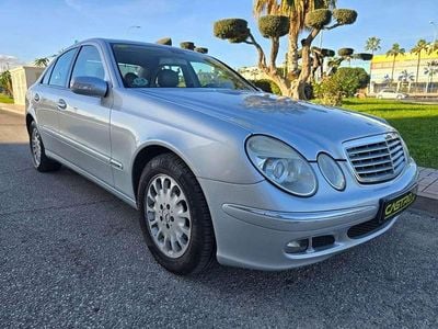 Usado Mercedes E280 Elegance 190 CV (139 kW) 2006 Gris / plata Berlina