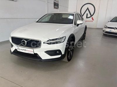 Blanco Usado 2019 Volvo V60 CC Momentum Familiar | 25.900 €