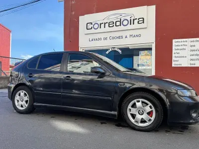 Usado Seat Leon Sport 110 CV (80 kW) 2004 Negro Utilitario