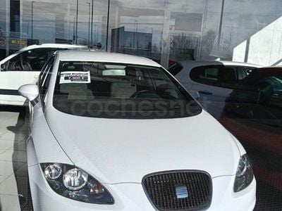 Usado Seat Leon Reference 105 CV (77 kW) 2010 Blanco Utilitario