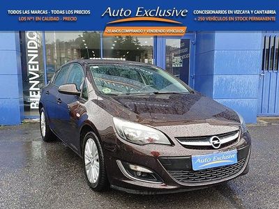 Usado Opel Astra Excellence 110 CV (80 kW) 2013 Granate Berlina