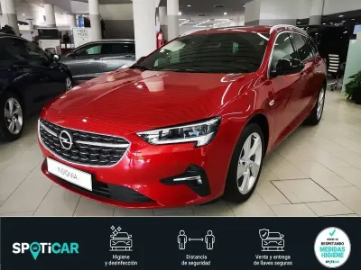 Usado Opel Insignia GS Line 122 CV (89 kW) 2021 Rojo Familiar
