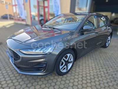 Gris / plata Usado 2022 Ford Focus Trend Berlina | 15.490 € (Buen precio)
