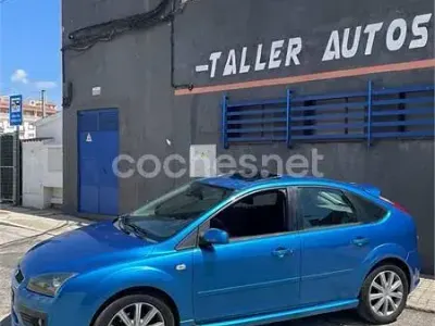 Begagnad Ford Focus Sport 136 HK (100 kW) 2006 Blå Sedan