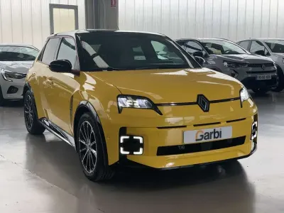 Usado Renault Megane E-Tech Iconic 110 kW (150 CV) 2025 Amarillo Utilitario