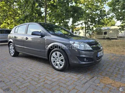 Usado Opel Astra Edition 110 CV (80 kW) 2009 Gris / plata Berlina
