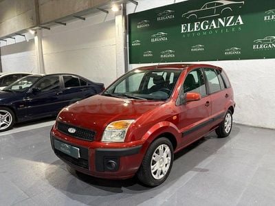 Usado Ford Fusion Futura 68 CV (50 kW) 2008 Granate Berlina