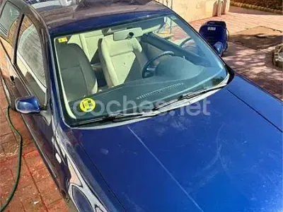 Usado VW Golf IV Highline 105 CV (77 kW) 2001 Azul Berlina