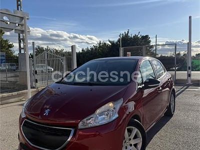 Usado Peugeot 208 Active 68 CV (50 kW) 2013 Granate Utilitario