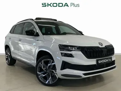 Usado Skoda Karoq SportLine 150 CV (110 kW) 2025 Blanco SUV