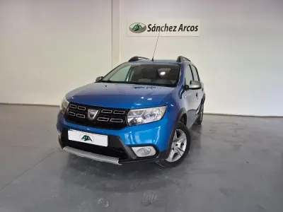 Usado Dacia Sandero Comfort 90 CV (66 kW) 2018 Azul Utilitario