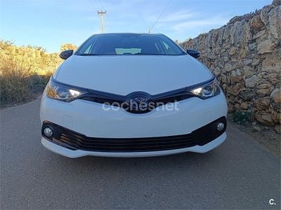 Blanco Usado 2018 Toyota Auris Hybrid Edition Berlina | 14.000 € (Precio justo)