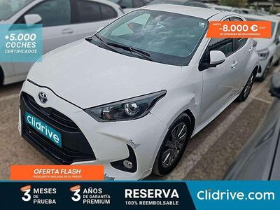 Usado Toyota Yaris Hybrid Active 99 CV (72 kW) 2022 Blanco Utilitario