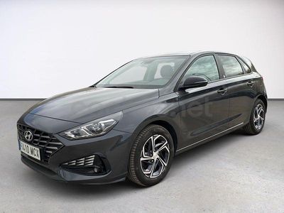 Usado Hyundai i30 120 CV (88 kW) 2022 Negro Berlina