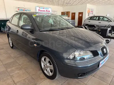 Usado Seat Cordoba 100 CV (73 kW) 2008 Gris / plata Berlina