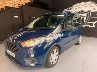 Usado Ford Tourneo Courier Ambiente 101 CV (74 kW) 2018 Azul Monovolumen