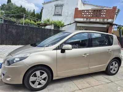 Käytetty Renault Scénic III Expression 105 HP (77 kW) 2009 Peessi Tila-auto