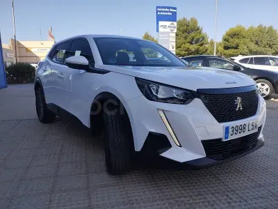 Usado Peugeot 2008 Active 110 CV (80 kW) 2022 Blanco SUV