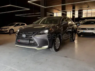 Usado Lexus NX300h Sport Line 197 CV (144 kW) 2017 Gris / plata SUV