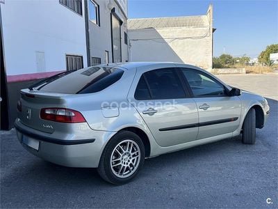 Verde Usado 2004 Renault Laguna II Dynamique Berlina | 2400 € (Precio justo)