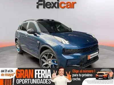 Begagnad Lynk & Co 01 261 HK (191 kW) 2022 Blå SUV