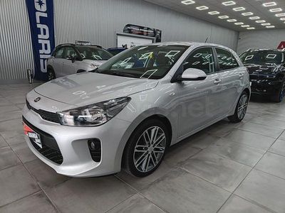 Usado Kia Rio 84 CV (61 kW) 2017 Gris / plata Berlina