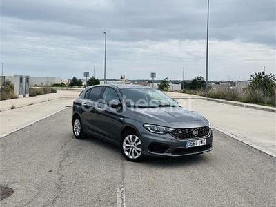 Usado Fiat Tipo Easy 95 CV (69 kW) 2017 Gris / plata Berlina
