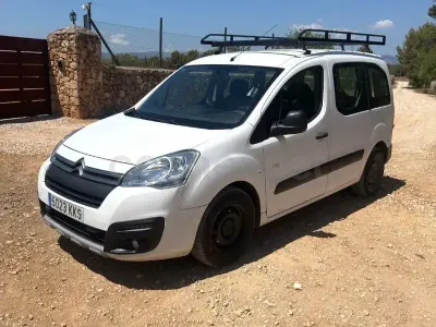Usado Citroën Berlingo Live 75 CV (55 kW) 2018 Blanco Monovolumen