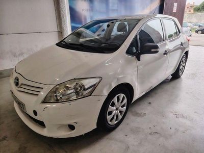Usado Toyota Auris 90 CV (66 kW) 2011 Blanco Utilitario