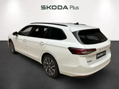 Usado Skoda Superb SportLine 204 CV (150 kW) 2025 Blanco Familiar