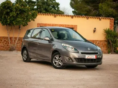 Usado Renault Scenic E-Tech 109 CV (80 kW) 2011 Beige Monovolumen
