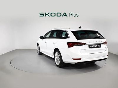 Blanco Usado 2024 Skoda Octavia Style Familiar | 32.500 € (Un poco caro)