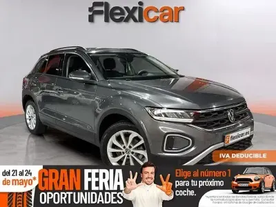 Usado VW T-Roc Life 150 CV (110 kW) 2023 Gris SUV