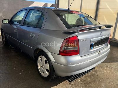 Usado Opel Astra Club 80 CV (58 kW) 2004 Gris / plata Berlina