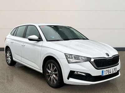 Usado Skoda Scala Ambition 110 CV (80 kW) 2021 Blanco Utilitario