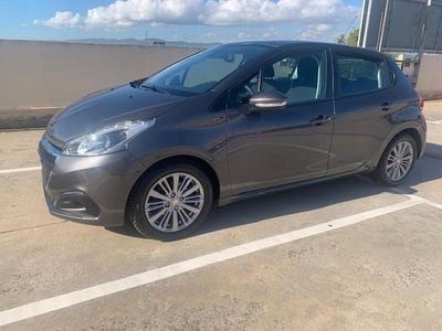 Gris Usado 2018 Peugeot 208 Signature Sky Utilitario | 7900 € (Precio justo)