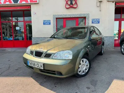 Usado Chevrolet Nubira SX 109 CV (80 kW) 2004 Verde Berlina