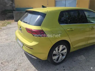Usado VW Golf VII Style 150 CV (110 kW) 2019 Amarillo Berlina