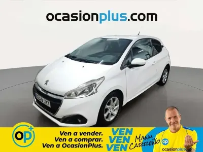 Usado Peugeot 208 Active 75 CV (55 kW) 2015 Blanco Utilitario