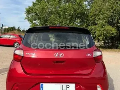 Usado Hyundai i10 66 CV (48 kW) 2021 Rojo Utilitario