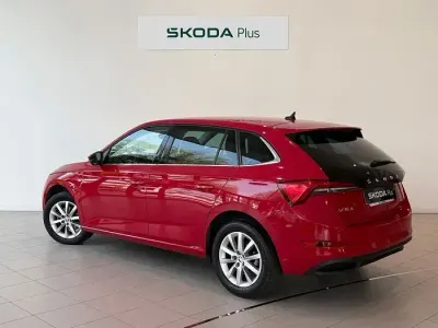 Usado Skoda Scala 110 CV (80 kW) 2022 Rojo Utilitario