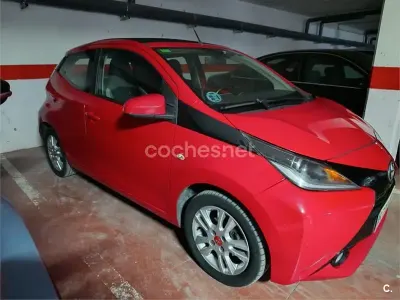 Usado Toyota Aygo X-clusiv 69 CV (50 kW) 2018 Rojo Utilitario